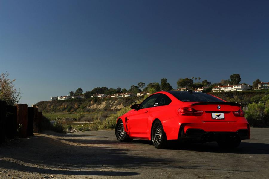  BMW M4 GTRS4 Wide Body by Vorsteiner 2016 года  (фото 11 из 15)